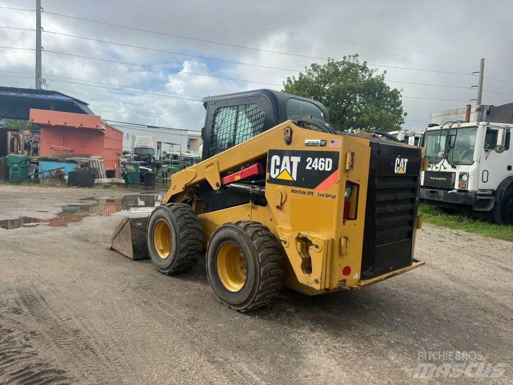 CAT 246 D Chargeuse compacte