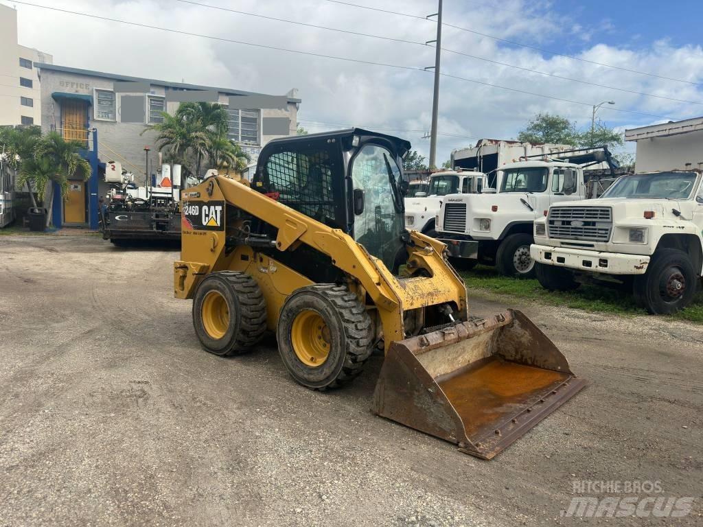 CAT 246 D Chargeuse compacte