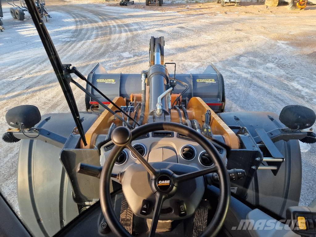 CASE 821 G2 Chargeuse sur pneus