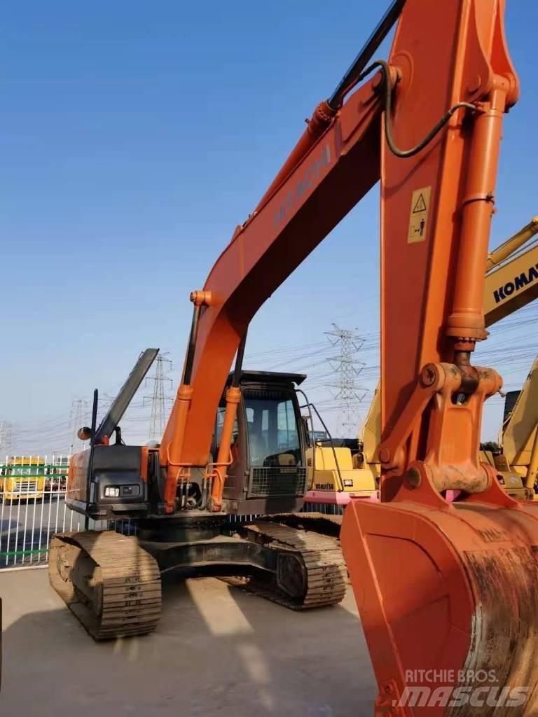 Hitachi ZX 210 Pelle sur chenilles