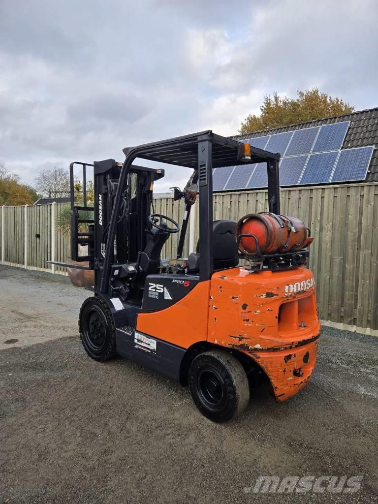 Doosan G 25 E-5 Chariots GPL