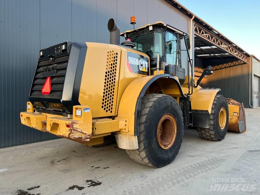 CAT 966M Chargeuse sur pneus