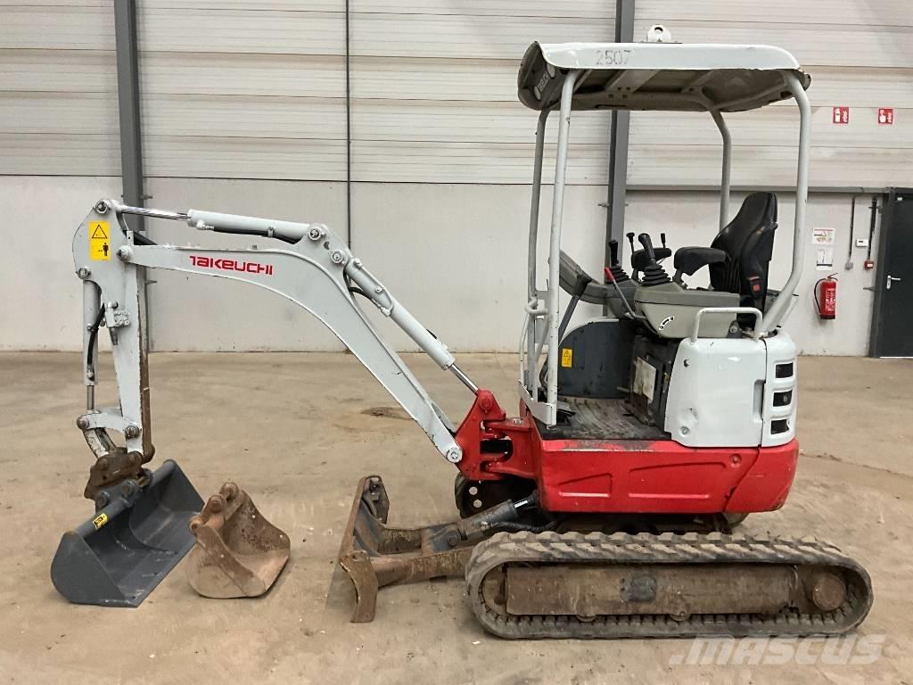 Takeuchi TB 215 R Mini pelle < 7t