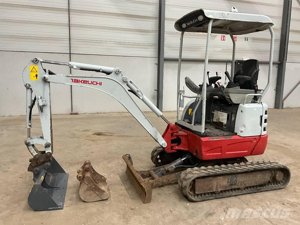 Takeuchi TB 215 R Mini pelle < 7t
