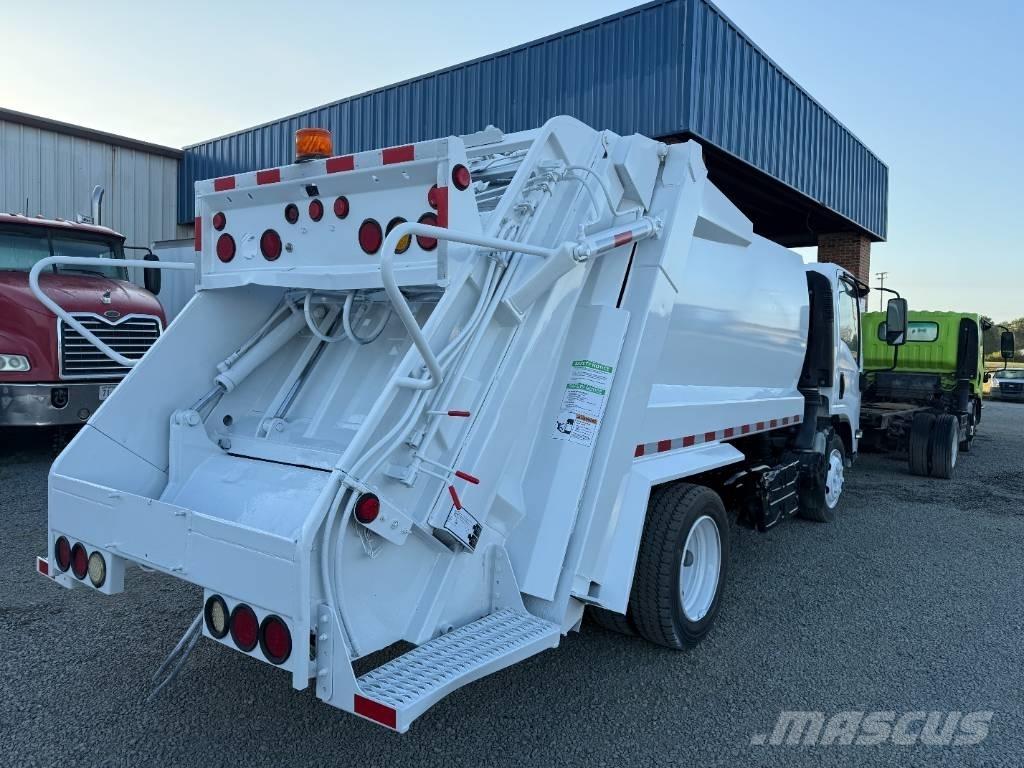 Isuzu NRR Camion poubelle