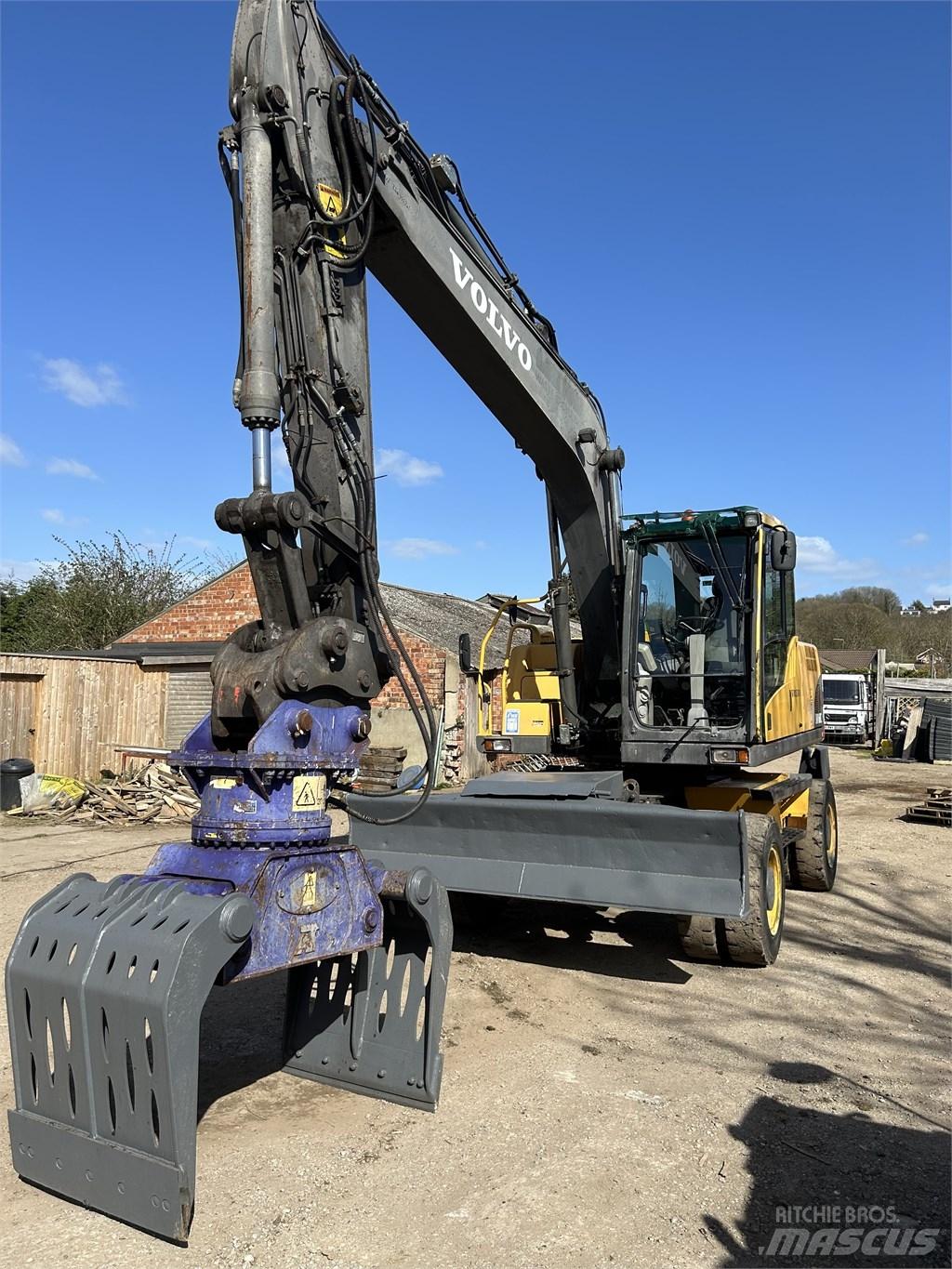  Excavator Volvo Pelle sur pneus