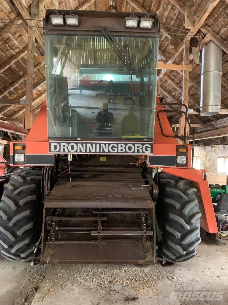 Dronningborg 7200 Moissonneuse batteuse