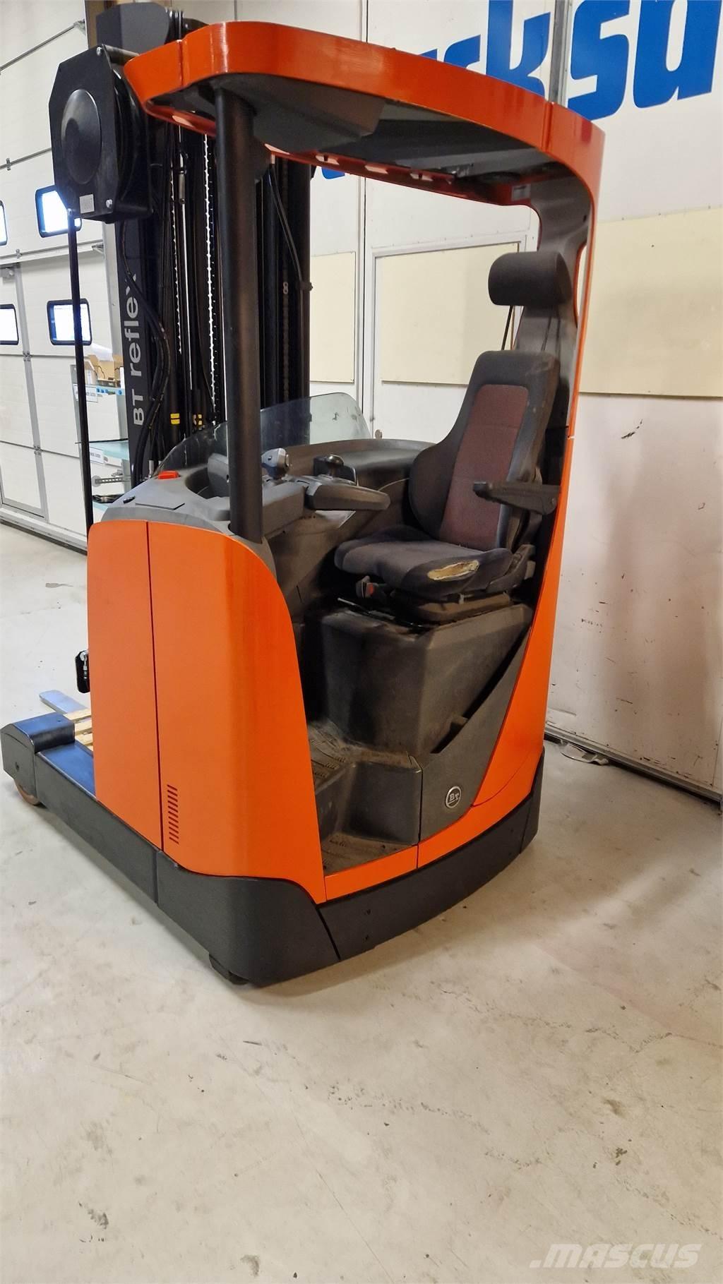 BT RRE140E Chariot à mât rétractable