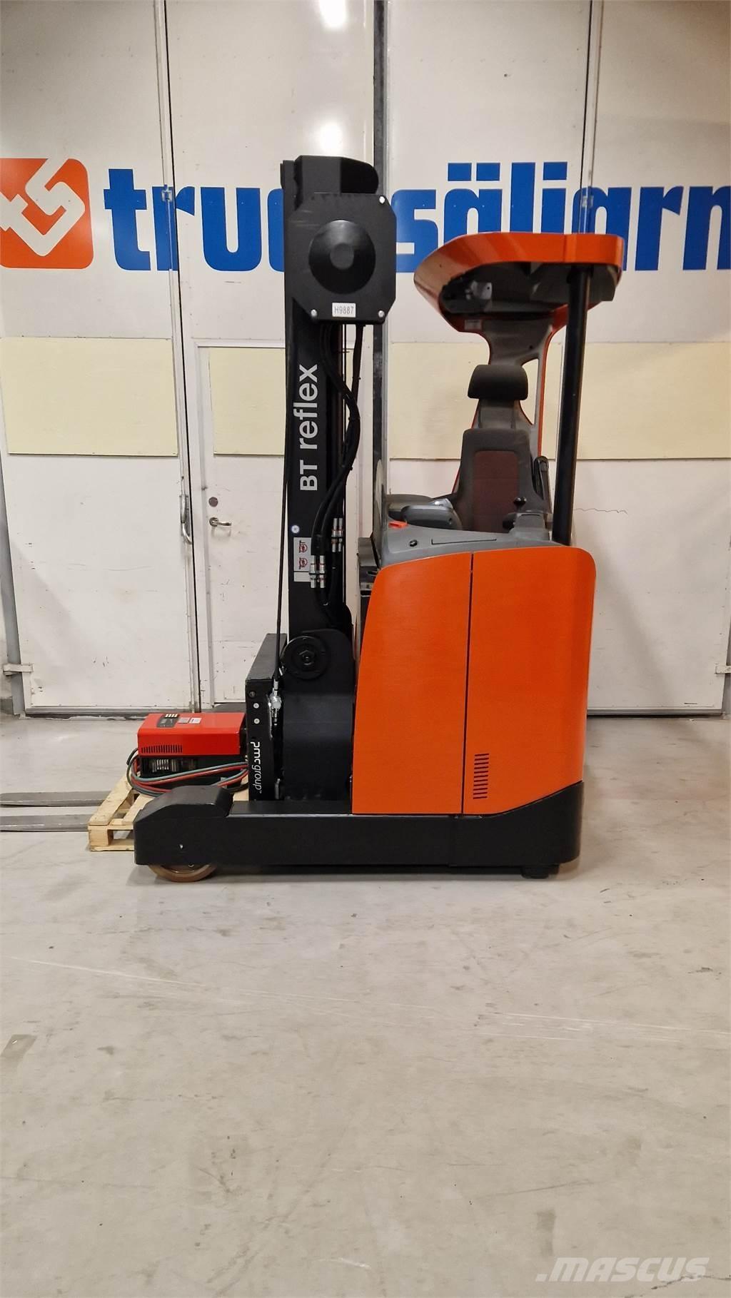 BT RRE140E Chariot à mât rétractable