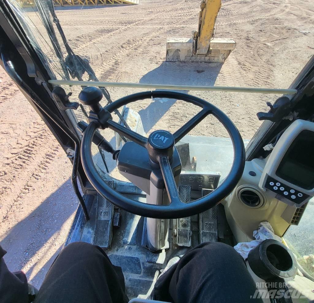 CAT M 322 C HCR Pelle sur pneus
