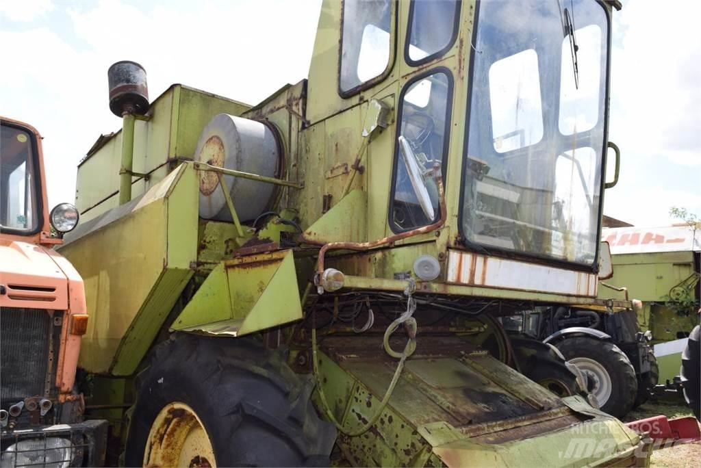 CLAAS Dominator 80 Moissonneuse batteuse
