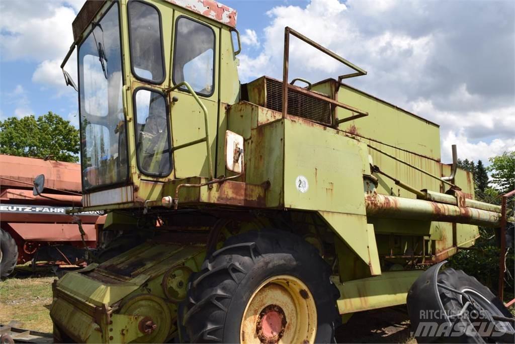 CLAAS Dominator 80 Moissonneuse batteuse