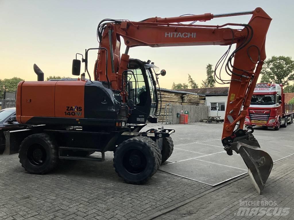 Hitachi ZX140-5B Pelle sur pneus