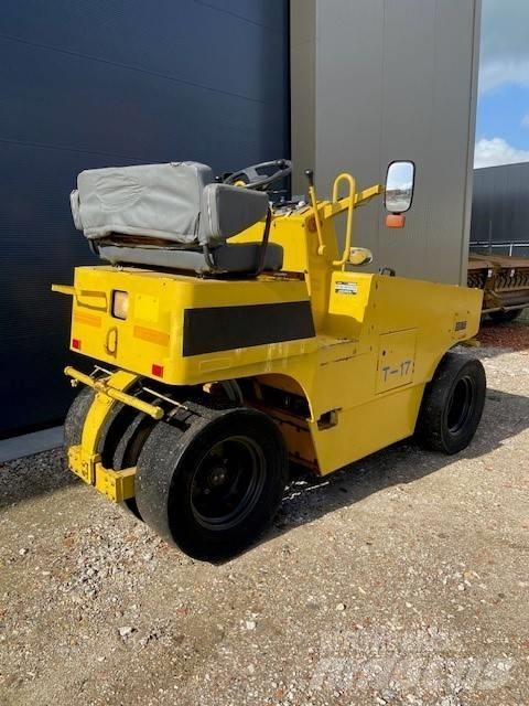 Sakai TS 160 Rouleaux à pneumatiques