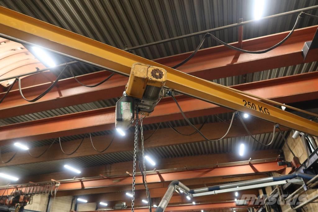  VÆGSVINGKRAN 250 KG Treuils, palans et monte-charge