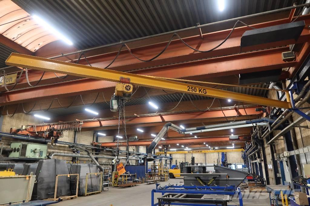  VÆGSVINGKRAN 250 KG Treuils, palans et monte-charge