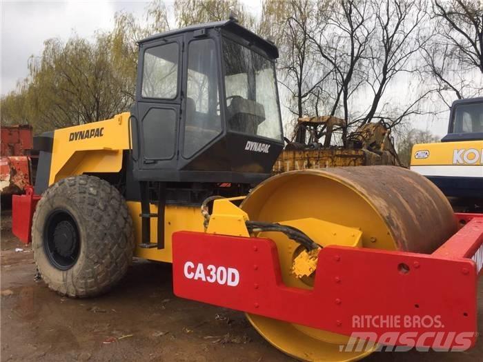 Dynapac CA 30 D Rouleaux monocylindre