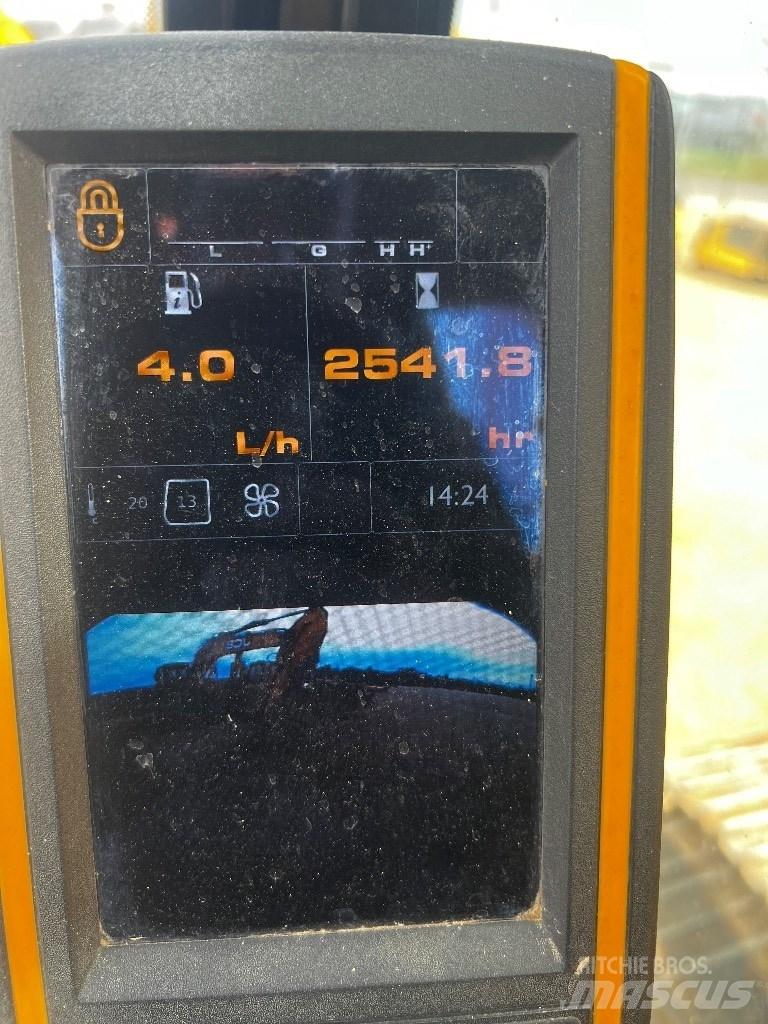 JCB JS 220 N LC Pelle sur chenilles