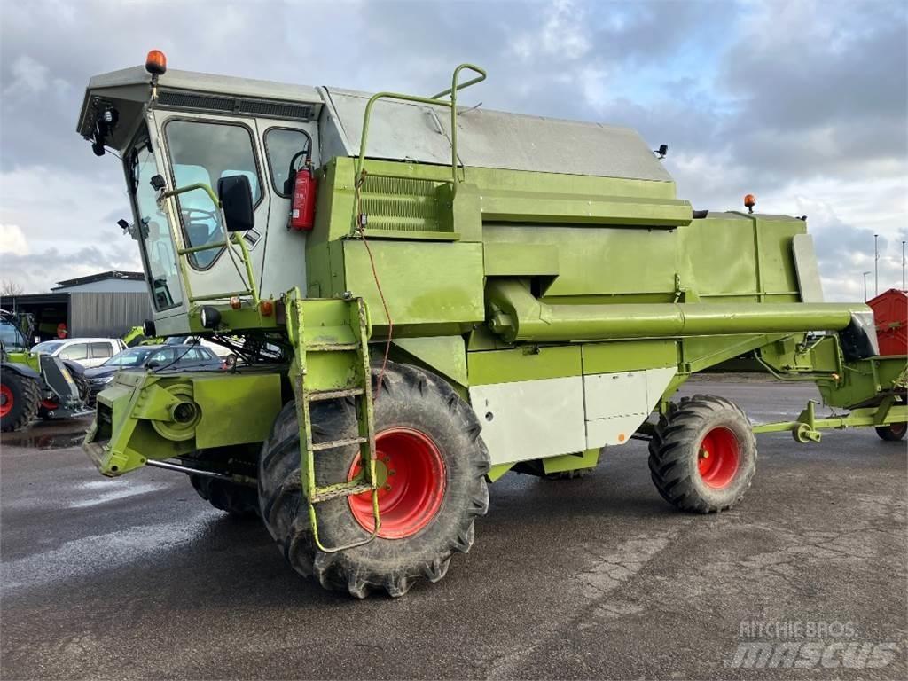 CLAAS Dominator 96 Moissonneuse batteuse