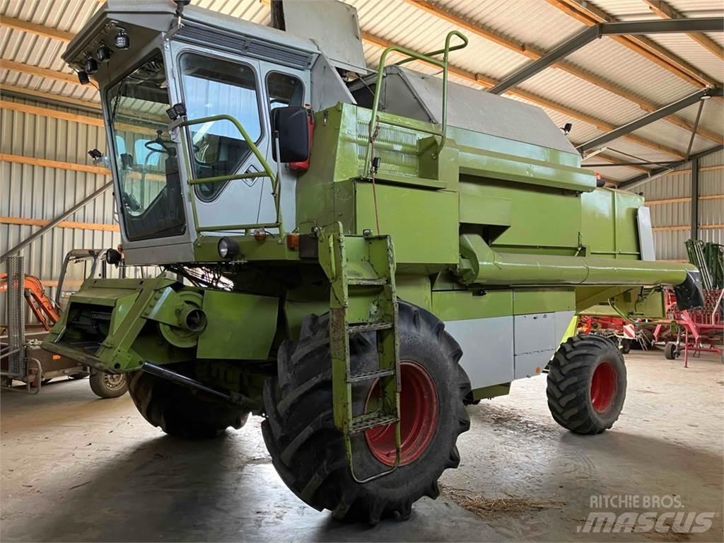 CLAAS Dominator 96 Moissonneuse batteuse