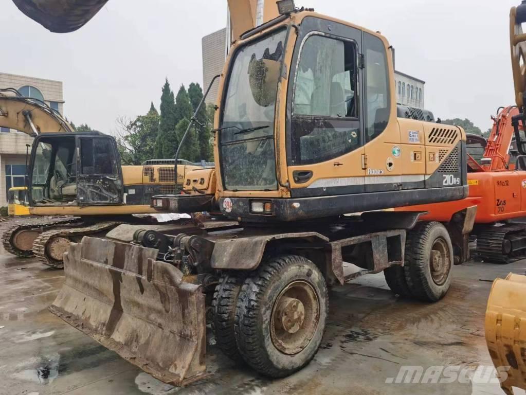 Hyundai R210W-9 Pelle sur pneus