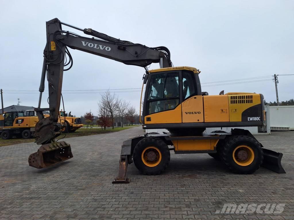 Volvo EW 180 C Pelle sur pneus