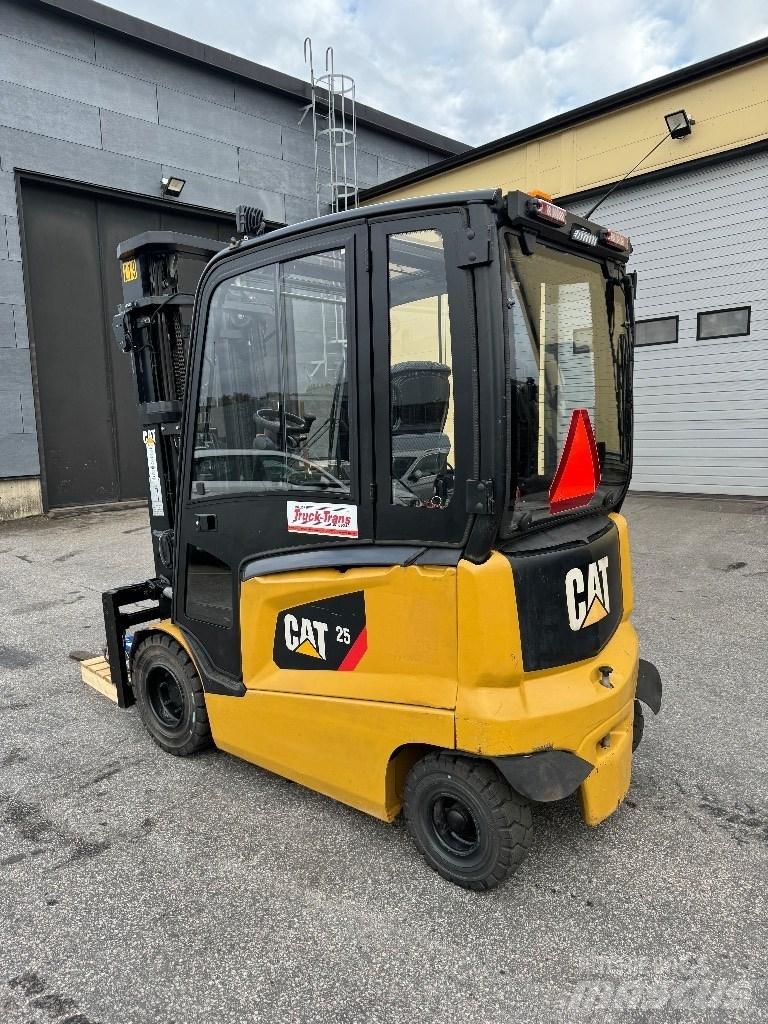 CAT EP25CN Chariots élévateurs électriques