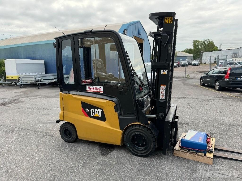 CAT EP25CN Chariots élévateurs électriques