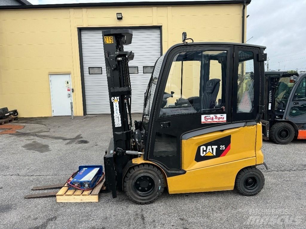 CAT EP25CN Chariots élévateurs électriques