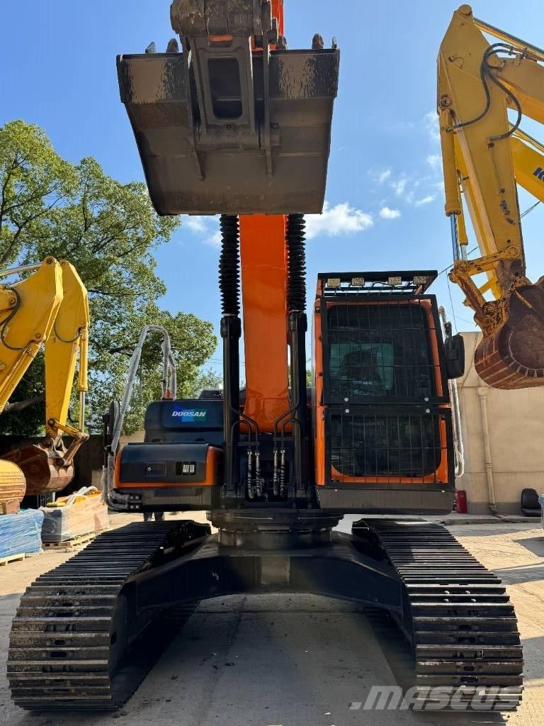 Doosan DX 225 Pelle sur chenilles