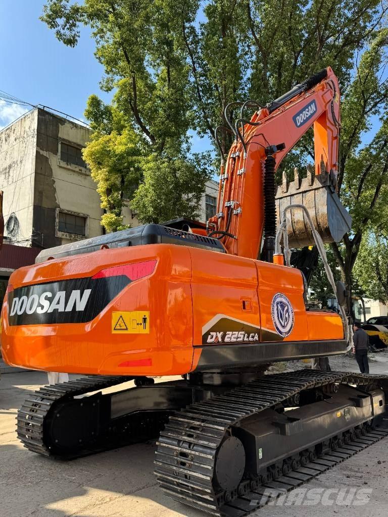 Doosan DX 225 Pelle sur chenilles