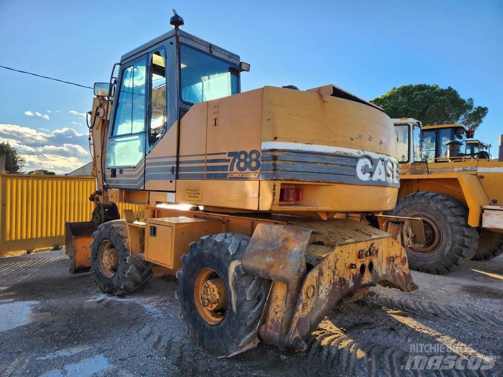 CASE 788 P Pelle sur pneus