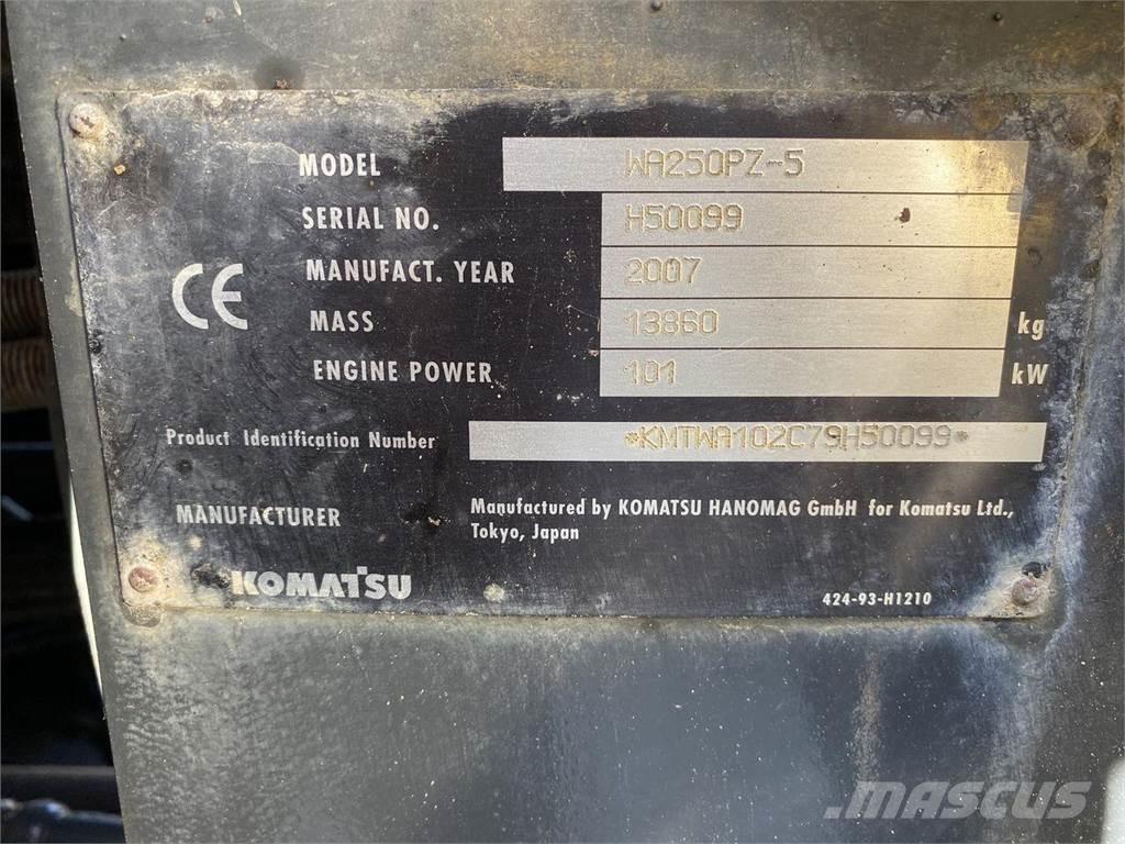 Komatsu WA250PZ-5 Chargeuse sur pneus