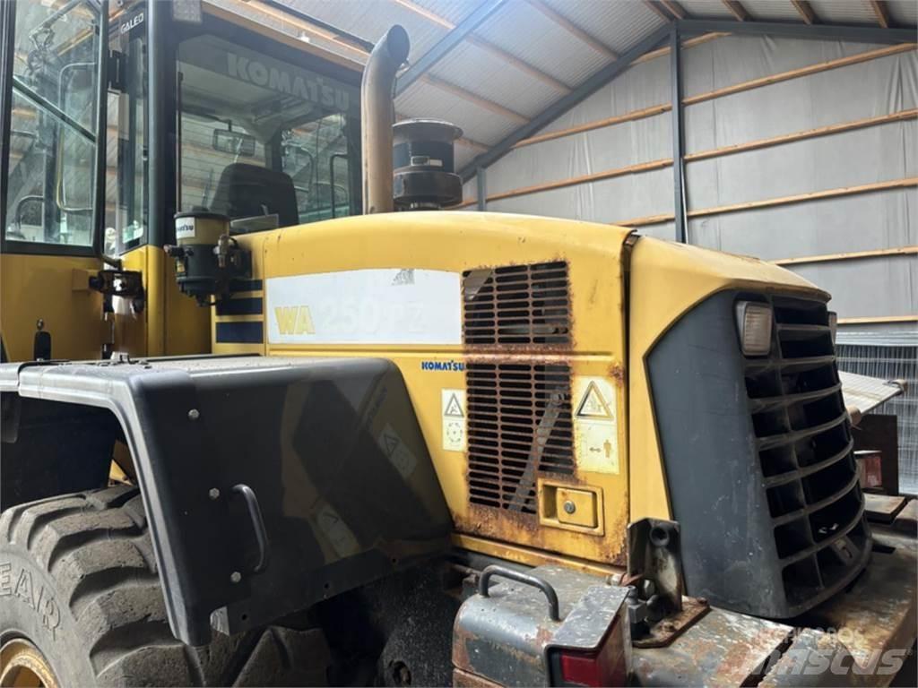 Komatsu WA250PZ-5 Chargeuse sur pneus