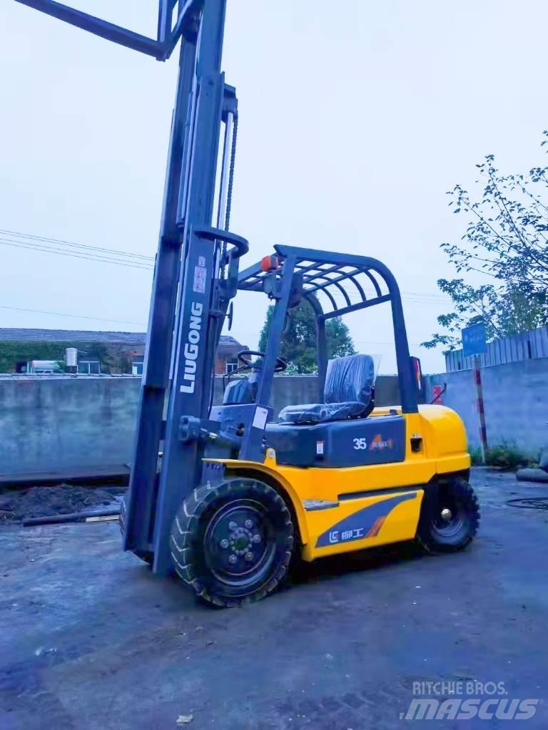 LiuGong CPC 35 Chariots diesel