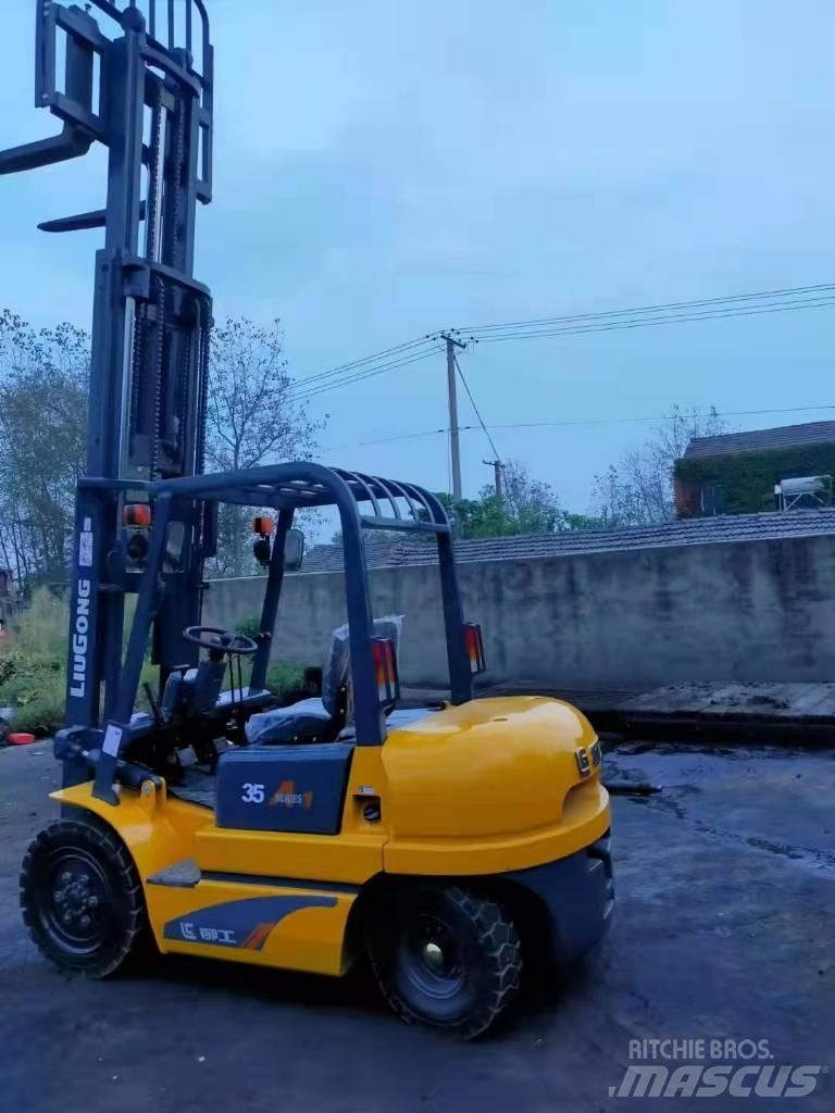 LiuGong CPC 35 Chariots diesel