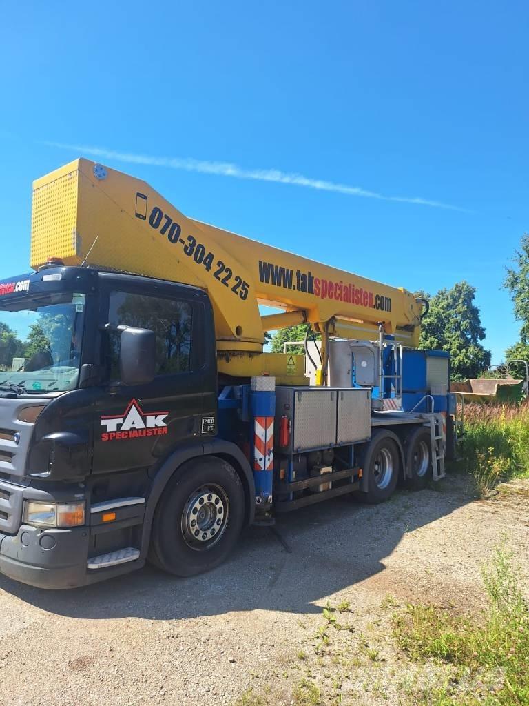 Scania P 3210 Grue auxiliaire