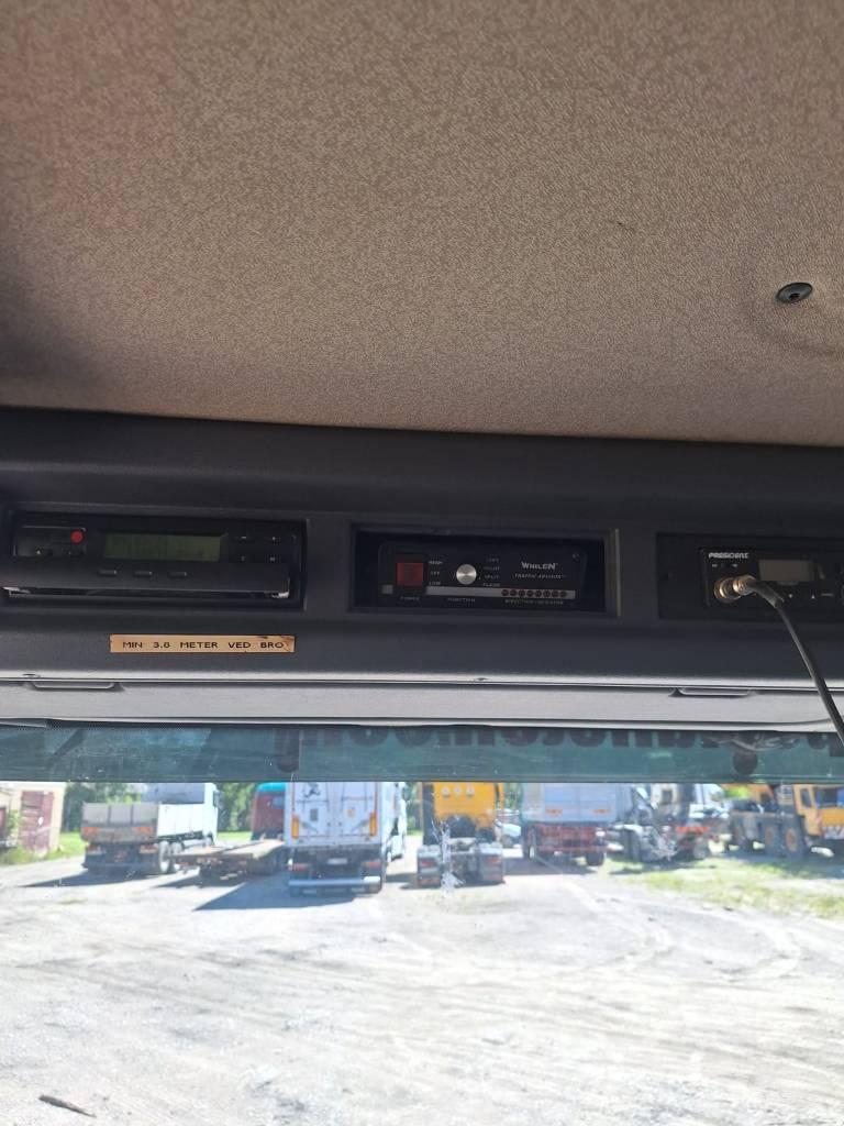 Scania P 3210 Grue auxiliaire