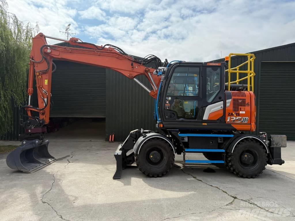 Hitachi ZX 135 W-7 Pelle sur pneus