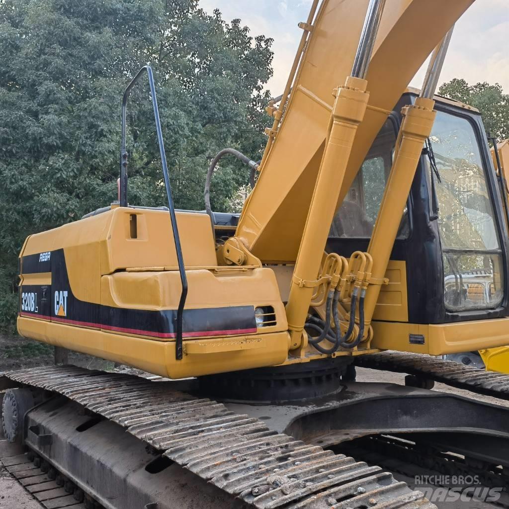 CAT 320 B LC Pelle sur chenilles