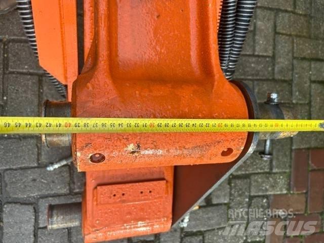 Hitachi ZX 135 Pelle sur chenilles