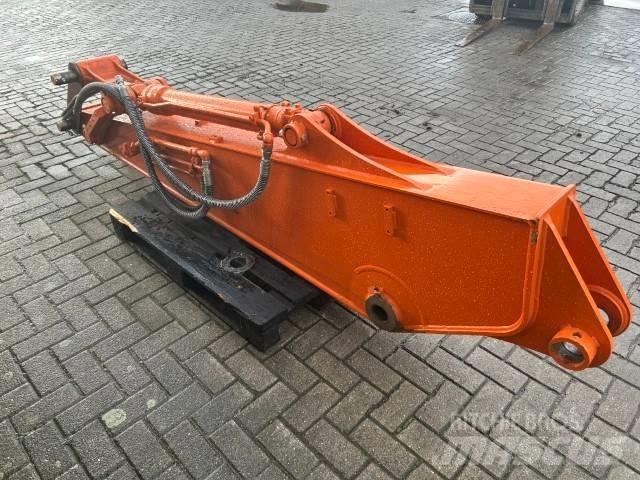 Hitachi ZX 135 Pelle sur chenilles