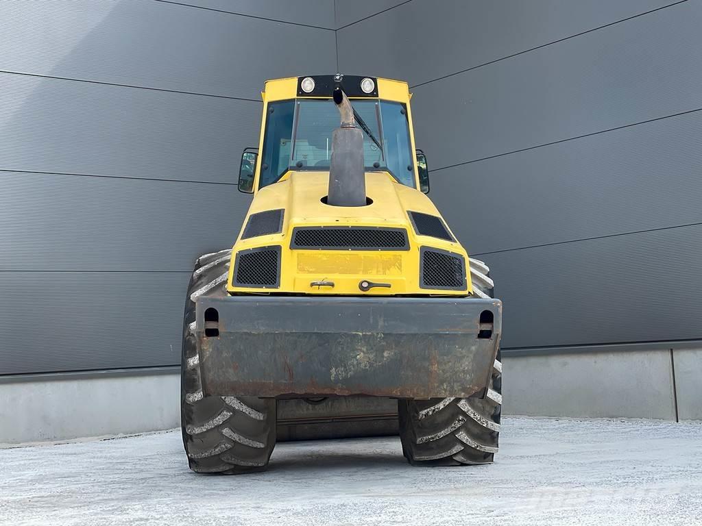 Bomag BW 213 DH-4 Rouleaux monocylindre