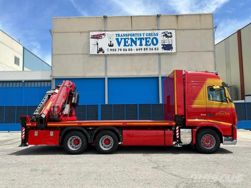 Volvo FH 540 Camion plateau ridelle avec grue