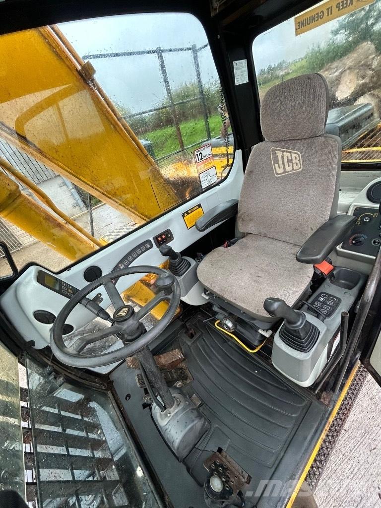 JCB JS 130 W Pelle sur pneus