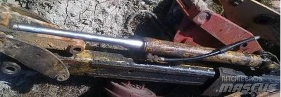 CAT 428 Lança Châssis et suspension