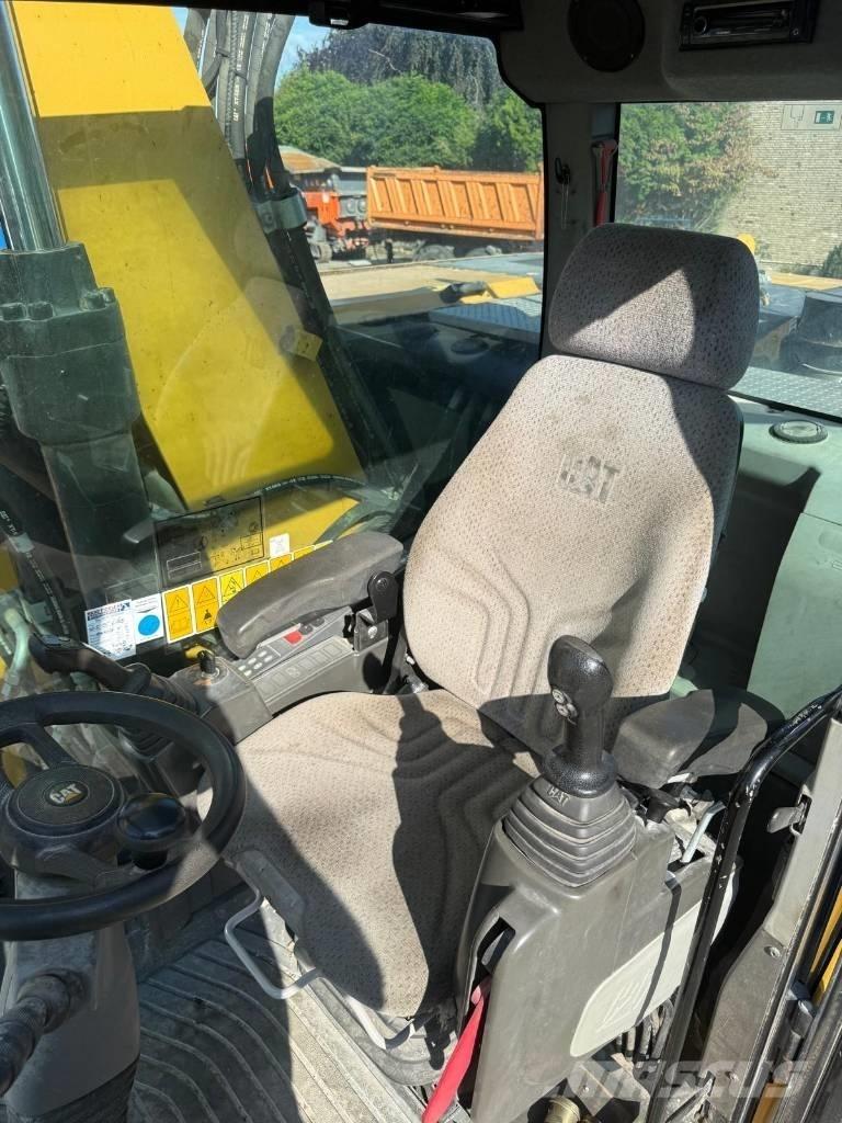 CAT M 316F Pelle sur pneus