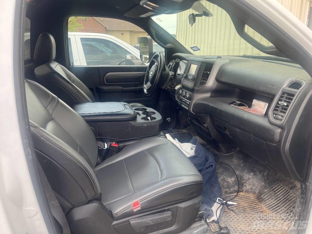 RAM 5500 Camion plateau