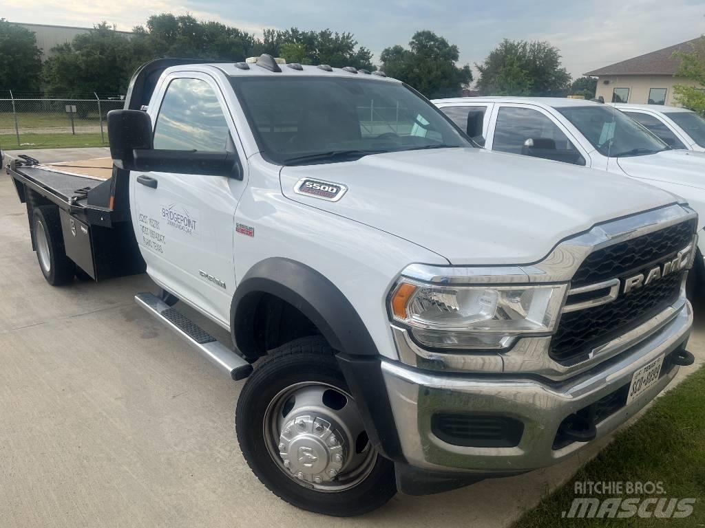 RAM 5500 Camion plateau