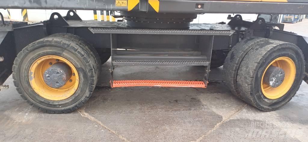 Volvo EW 240 E Pelle sur pneus